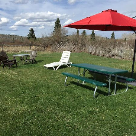 Bulldog Inns Sundre Exterior foto