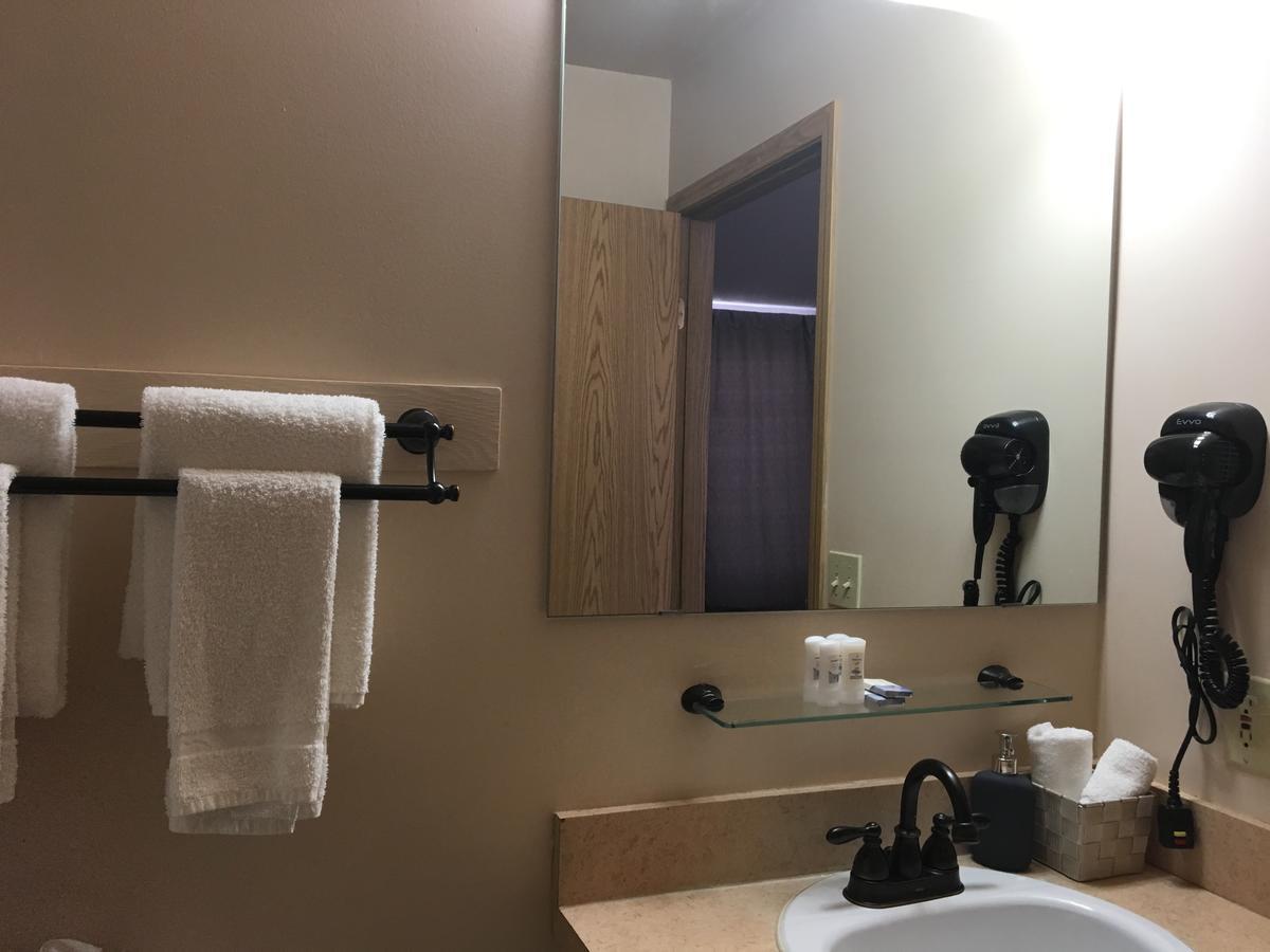 Bulldog Inns Sundre Exterior foto