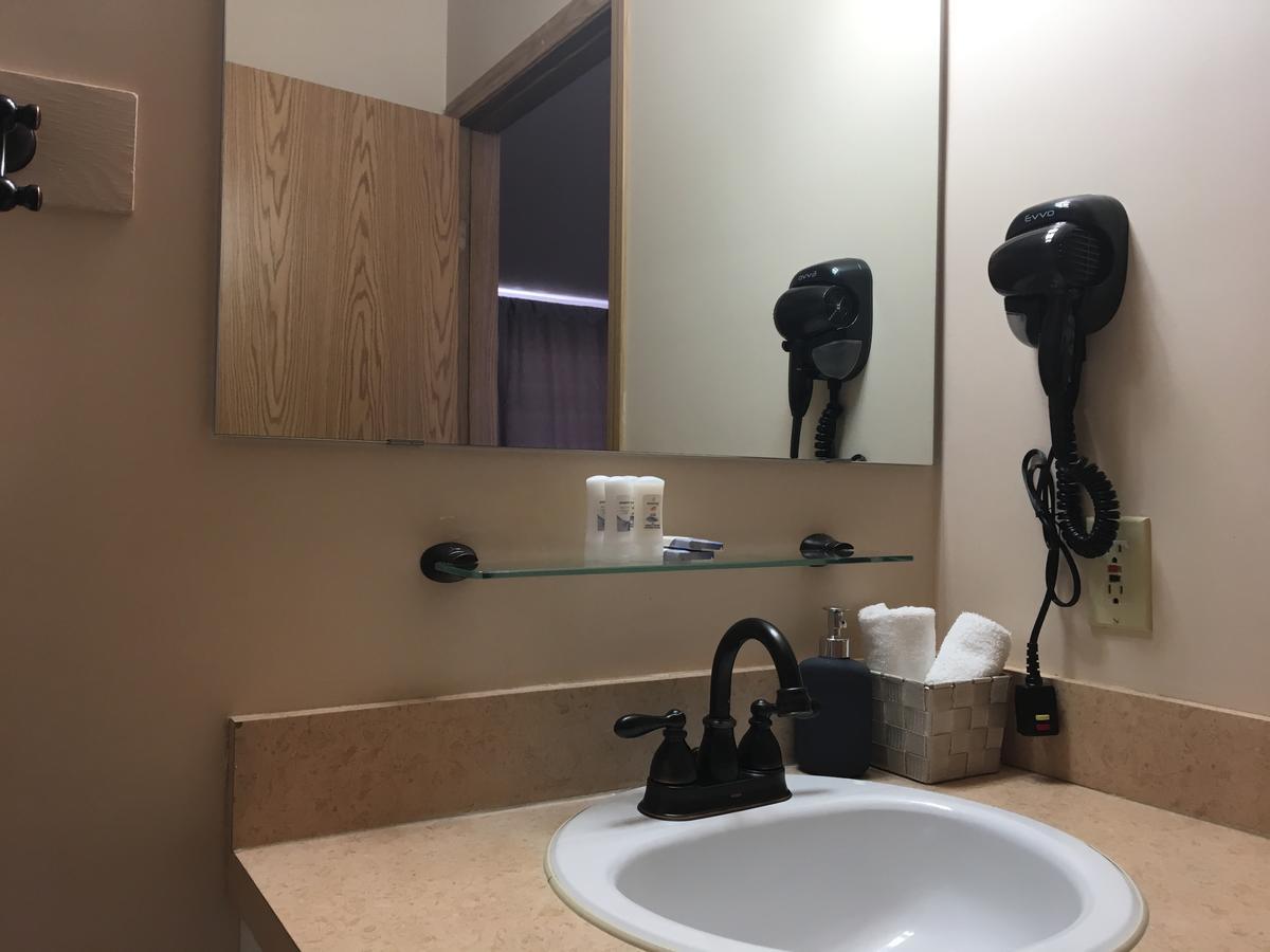 Bulldog Inns Sundre Exterior foto